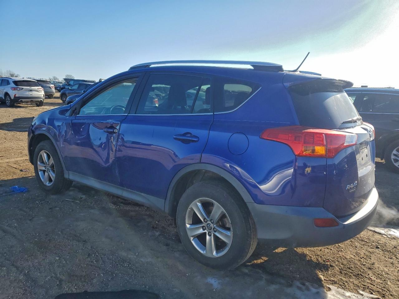 2015 TOYOTA RAV4 XLE photo 2