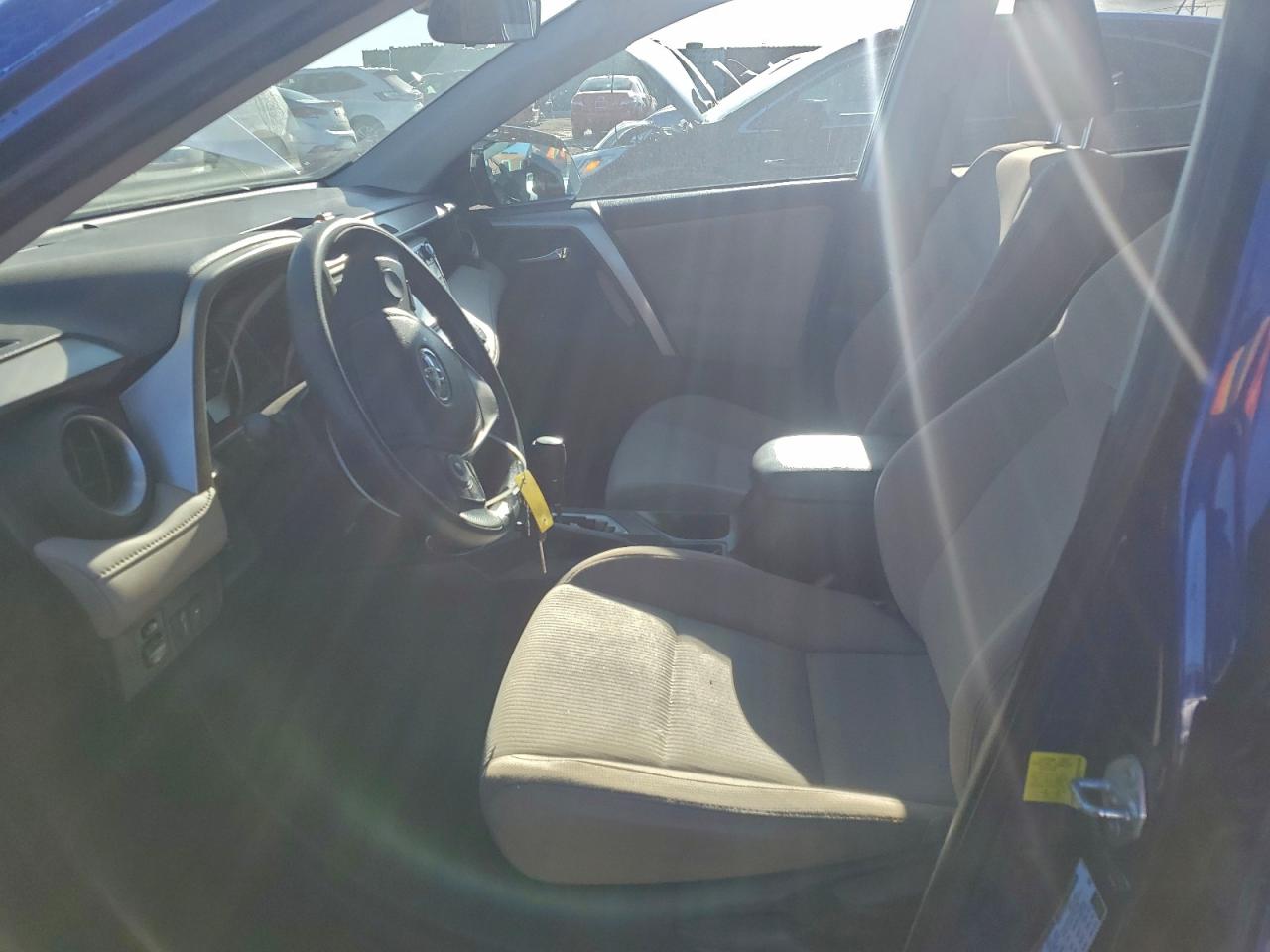 2015 TOYOTA RAV4 XLE photo 7