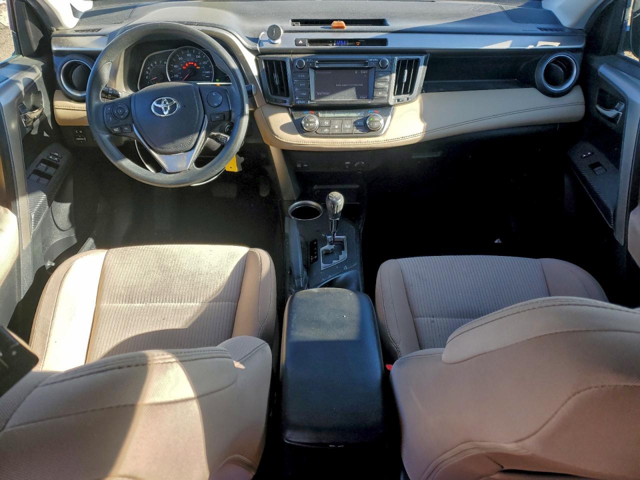 2015 TOYOTA RAV4 XLE photo 8