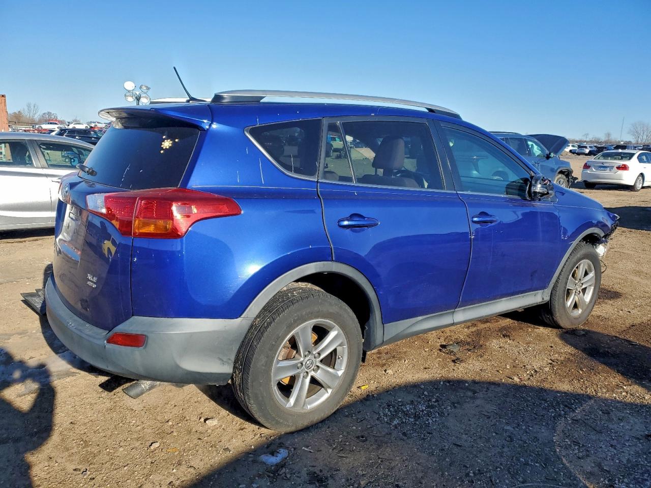 2015 TOYOTA RAV4 XLE photo 3