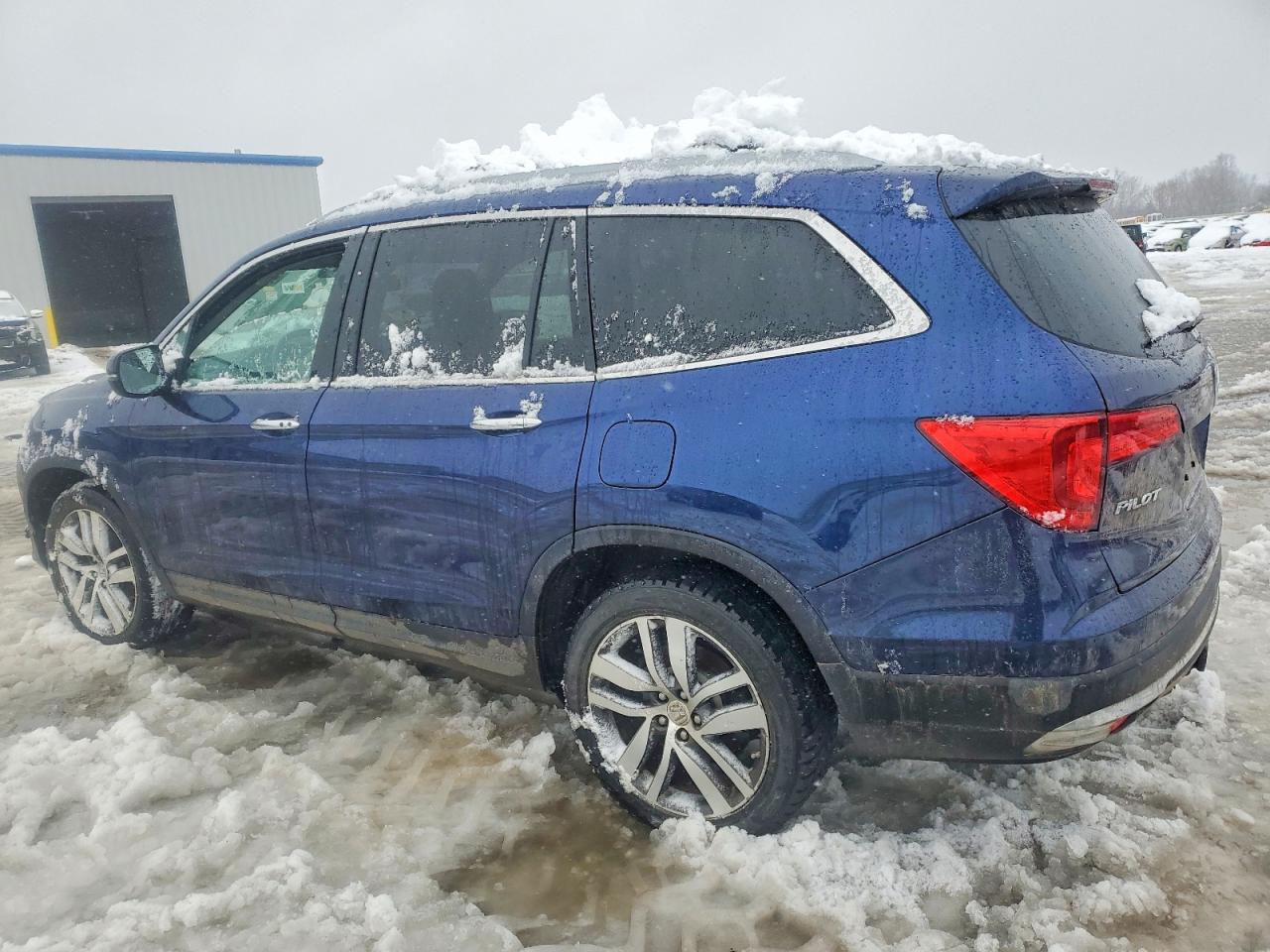 2016 HONDA PILOT TOURING photo 2