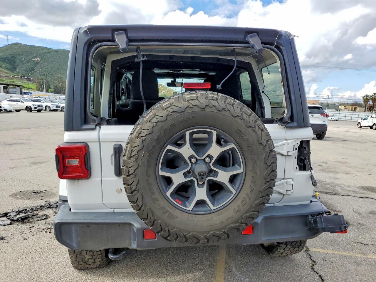 2019 JEEP WRANGLER UNLIMITED SAHARA photo 6