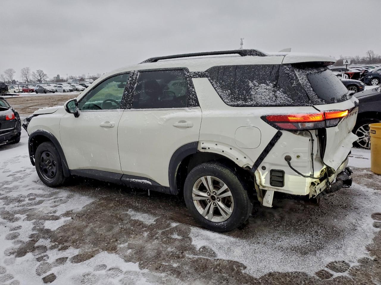 2023 NISSAN PATHFINDER SV photo 3