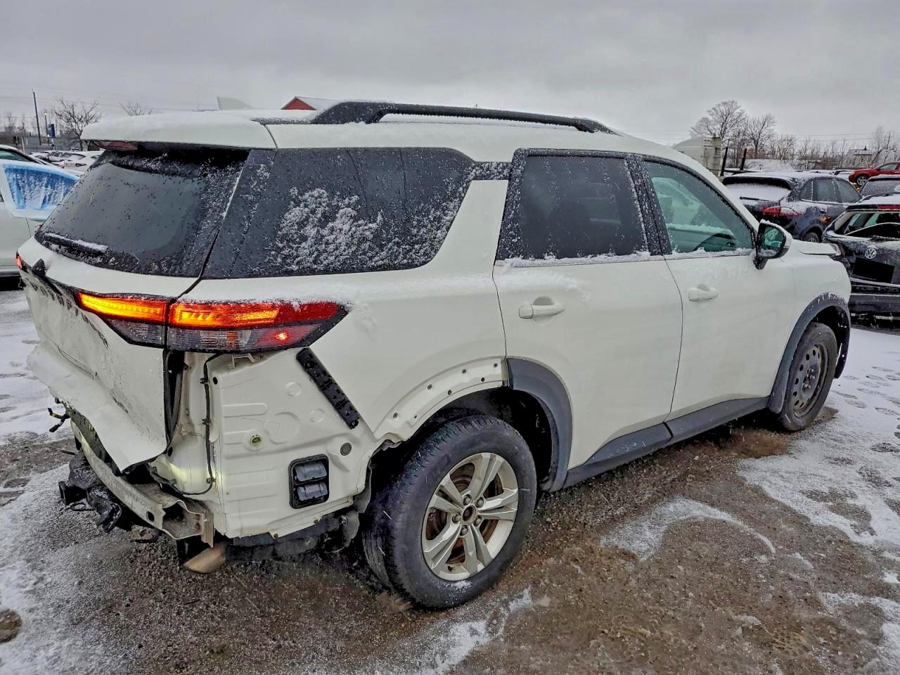 2023 NISSAN PATHFINDER SV photo 5