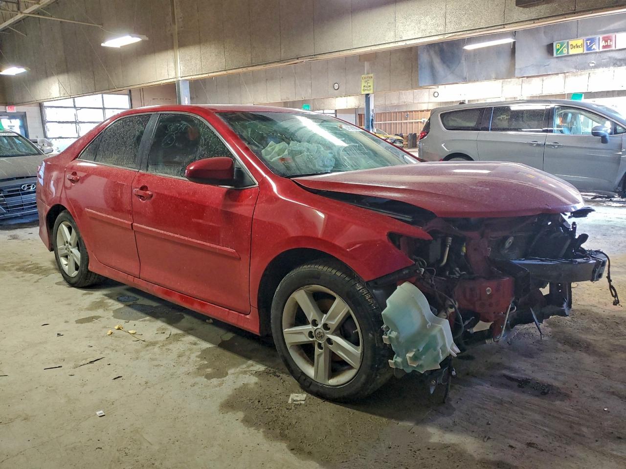 2014 TOYOTA CAMRY L photo 4