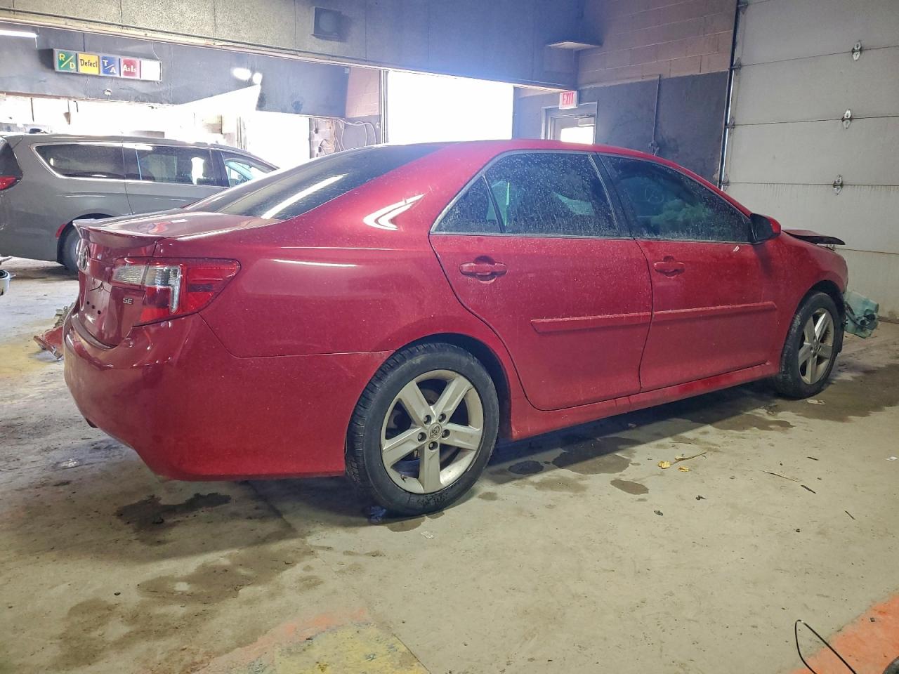 2014 TOYOTA CAMRY L photo 3
