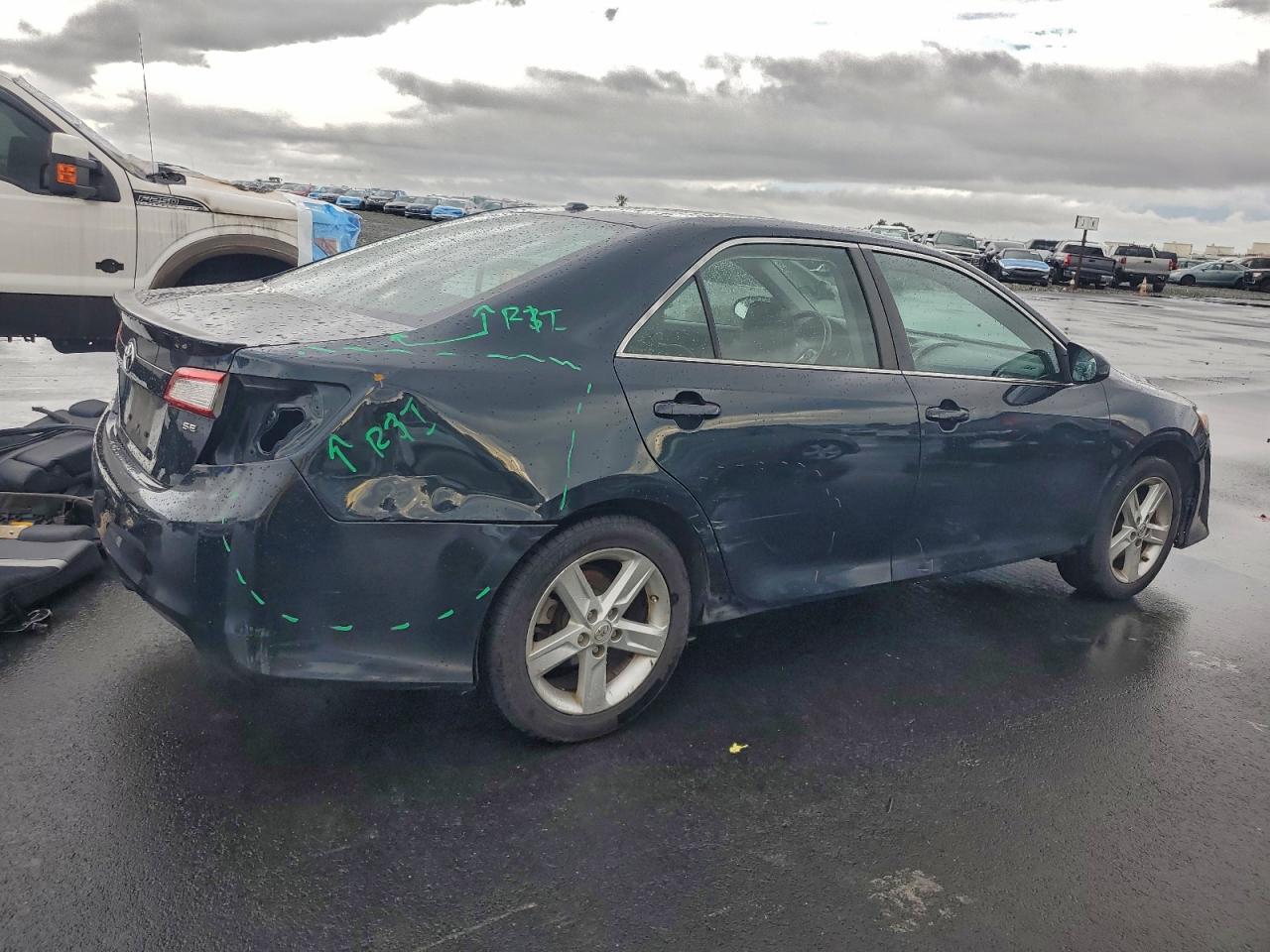 2014 TOYOTA CAMRY L photo 3