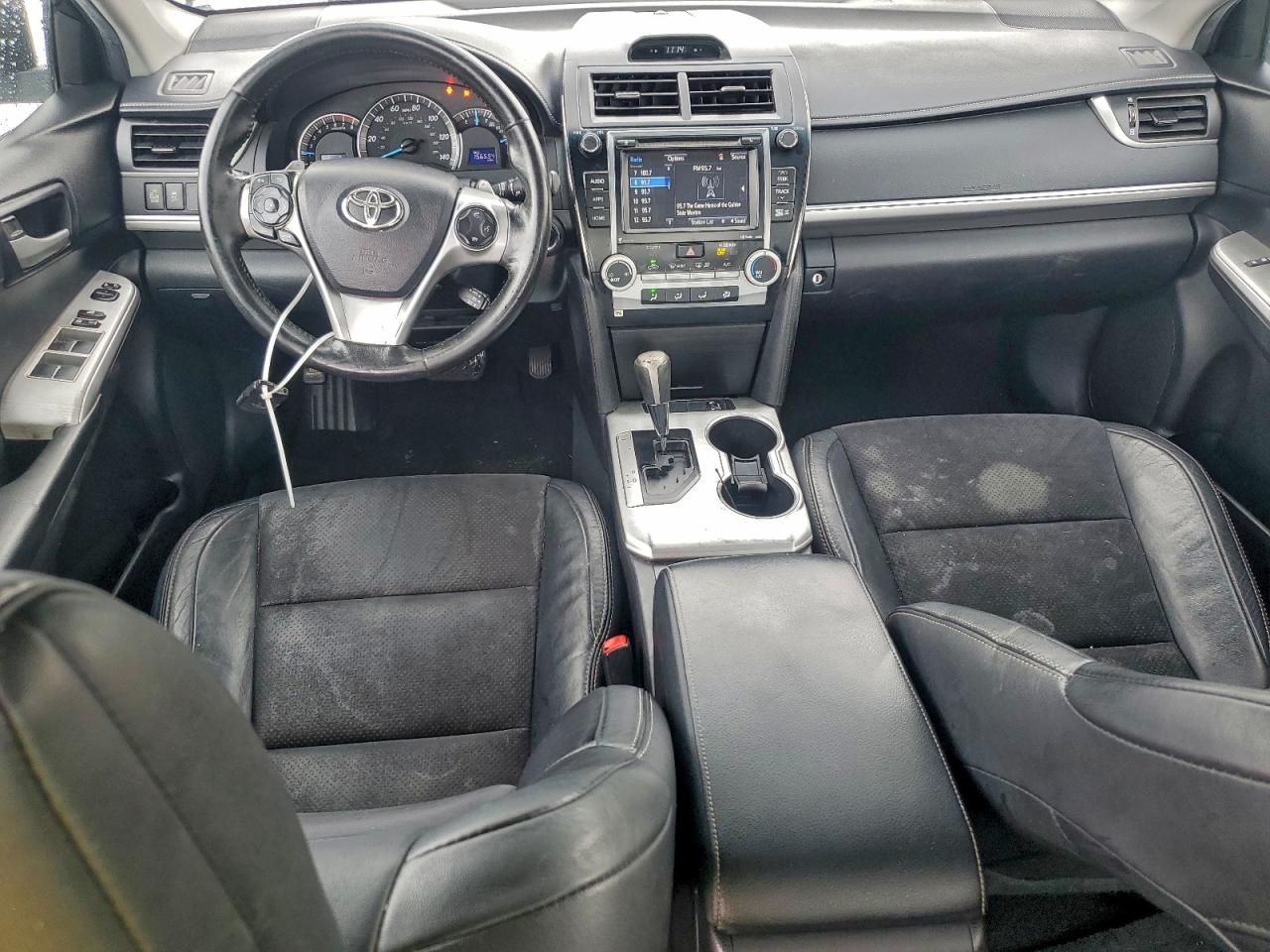 2014 TOYOTA CAMRY L photo 8