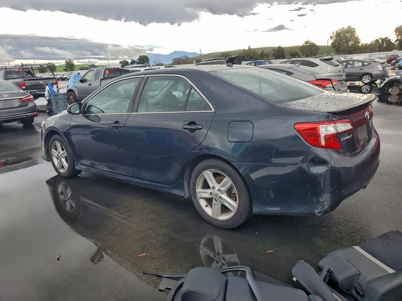 2014 TOYOTA CAMRY L photo 2
