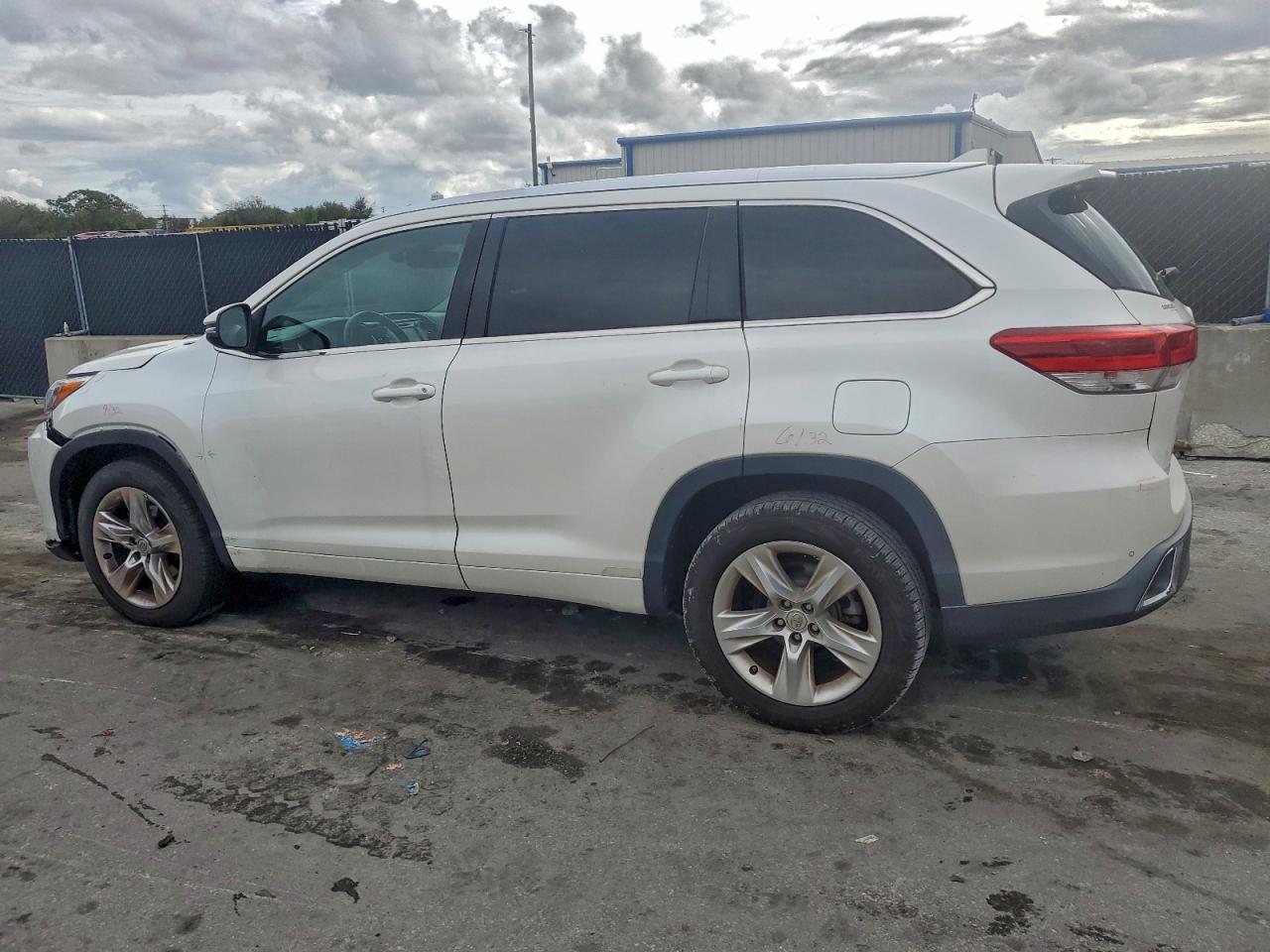 2018 TOYOTA HIGHLANDER LIMITED photo 2