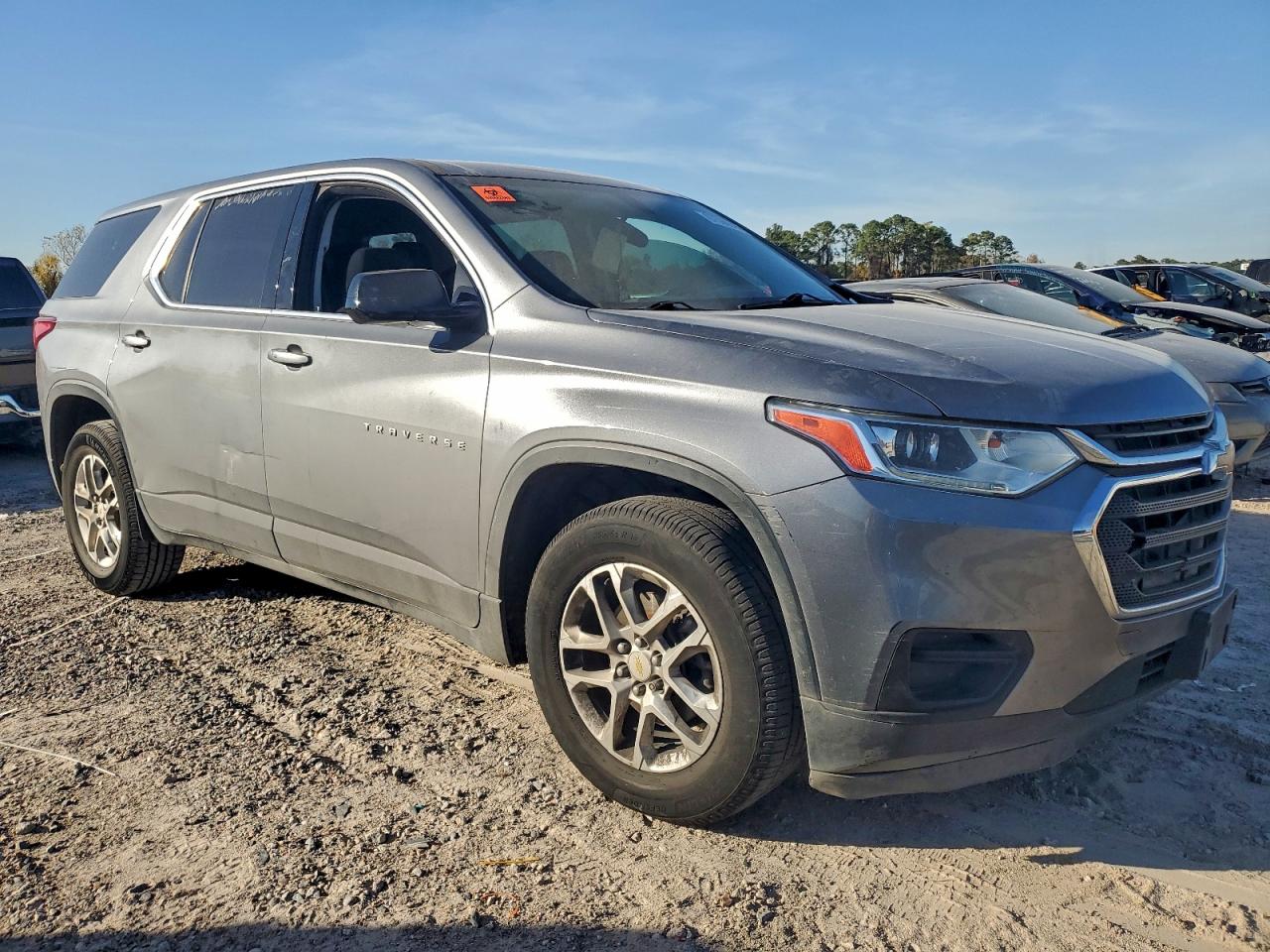 2020 CHEVROLET TRAVERSE LS photo 4