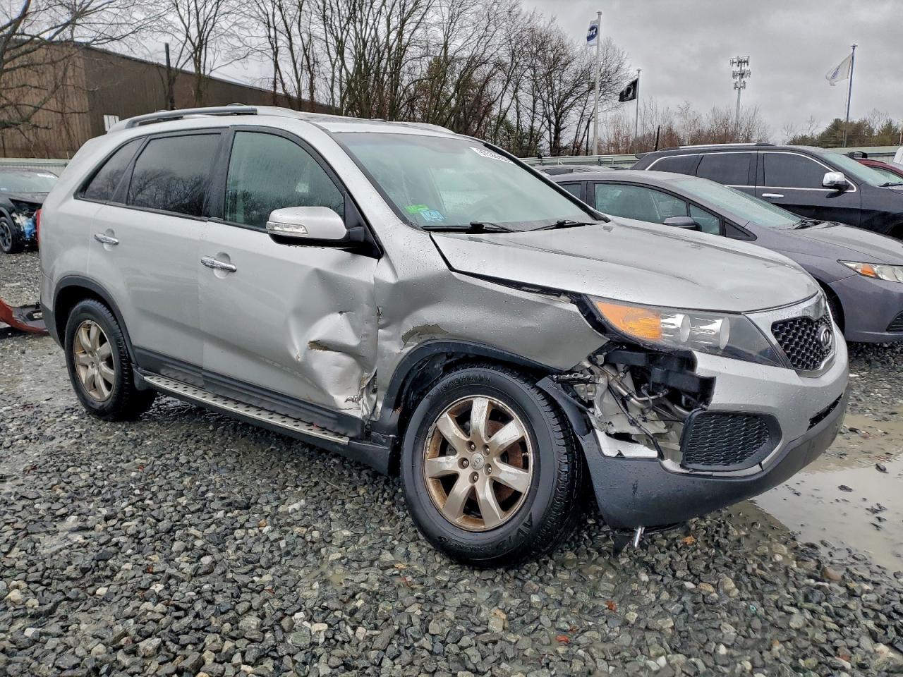 2013 KIA SORENTO LX photo 4