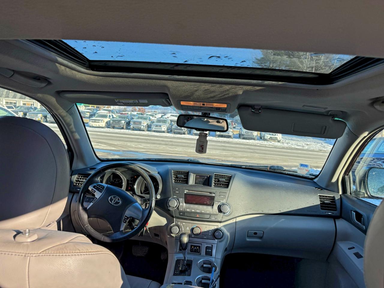 2011 TOYOTA HIGHLANDER BASE photo 8