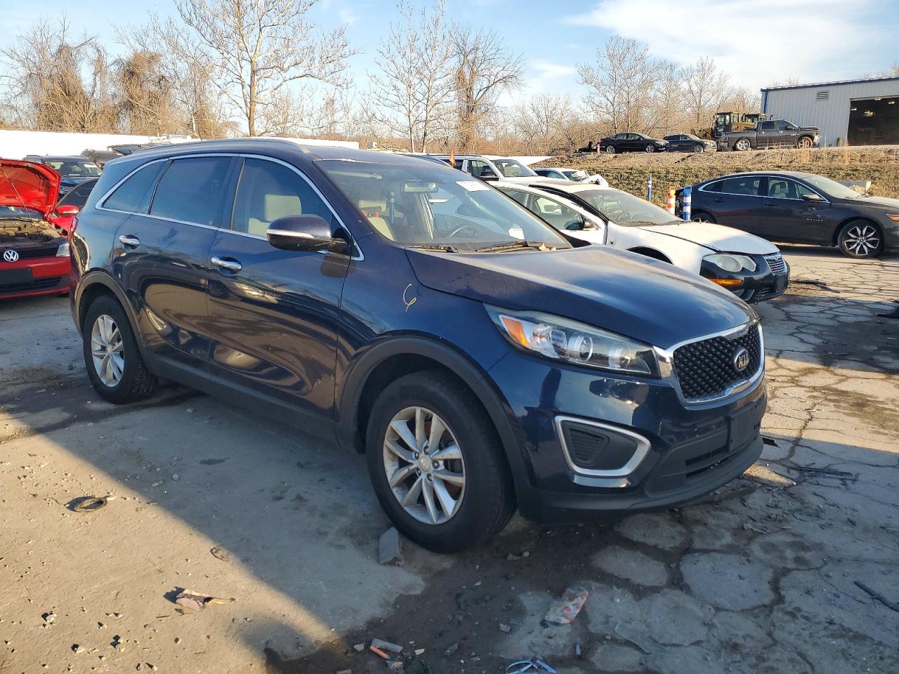 2017 KIA SORENTO LX photo 4