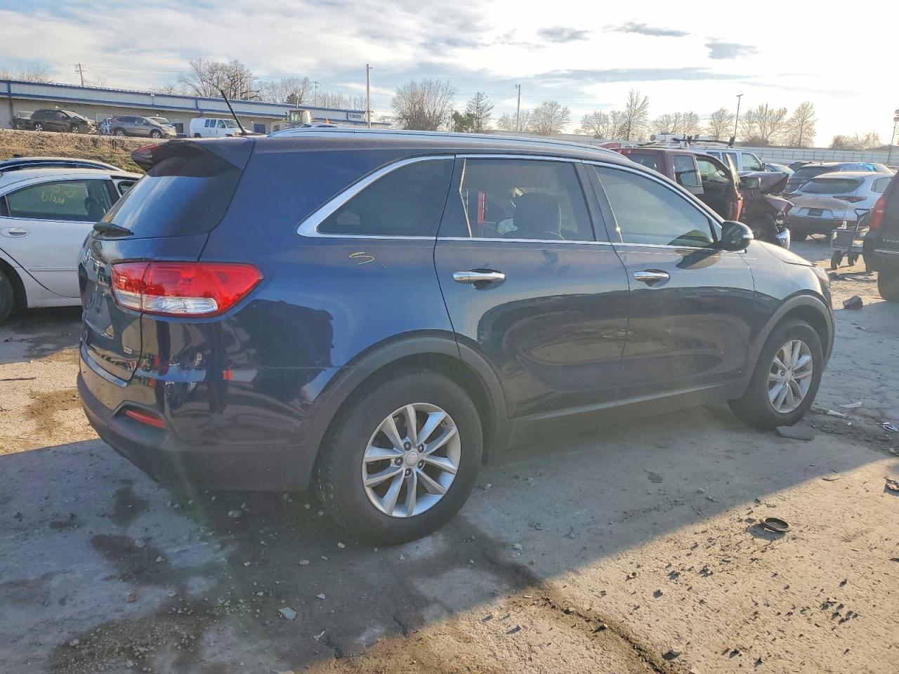 2017 KIA SORENTO LX photo 3