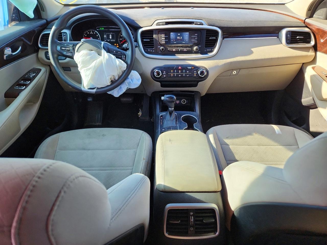 2017 KIA SORENTO LX photo 8