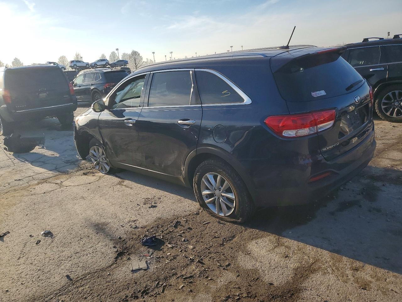 2017 KIA SORENTO LX photo 2