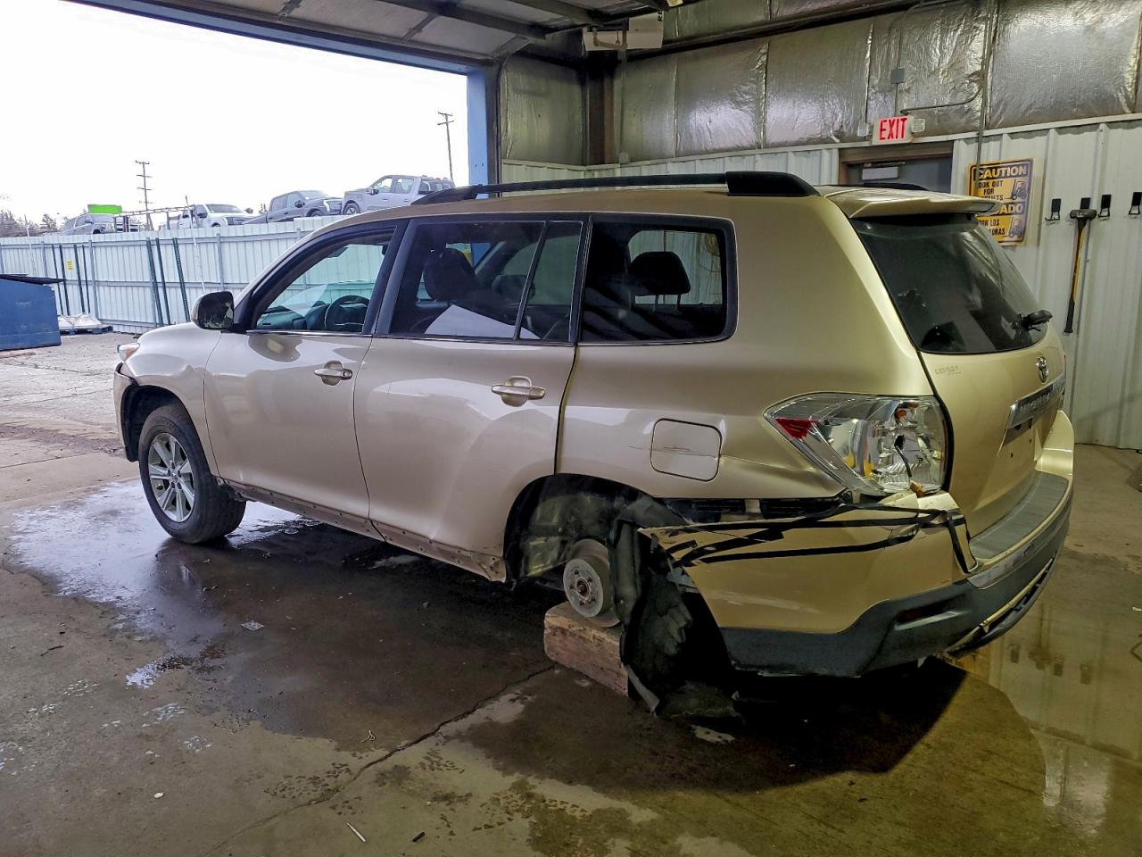 2013 TOYOTA HIGHLANDER BASE photo 2
