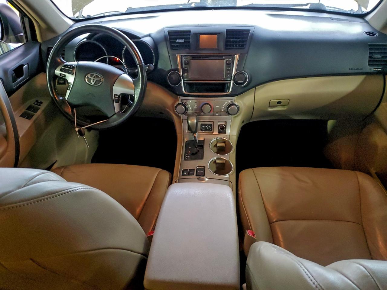 2013 TOYOTA HIGHLANDER BASE photo 8