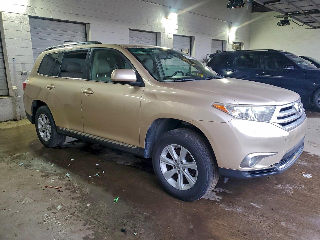 2013 TOYOTA HIGHLANDER BASE photo 4