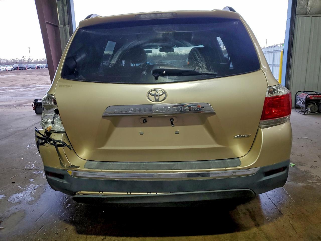2013 TOYOTA HIGHLANDER BASE photo 6