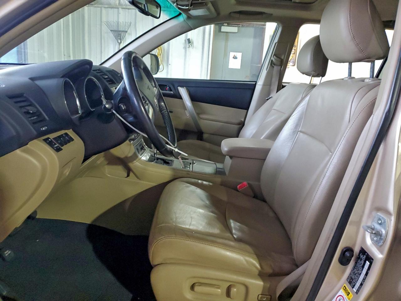 2013 TOYOTA HIGHLANDER BASE photo 7