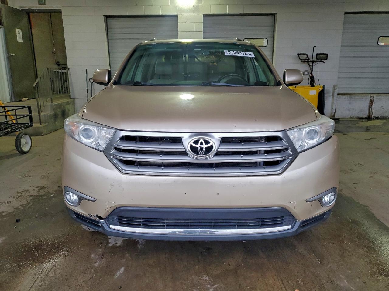 2013 TOYOTA HIGHLANDER BASE photo 5