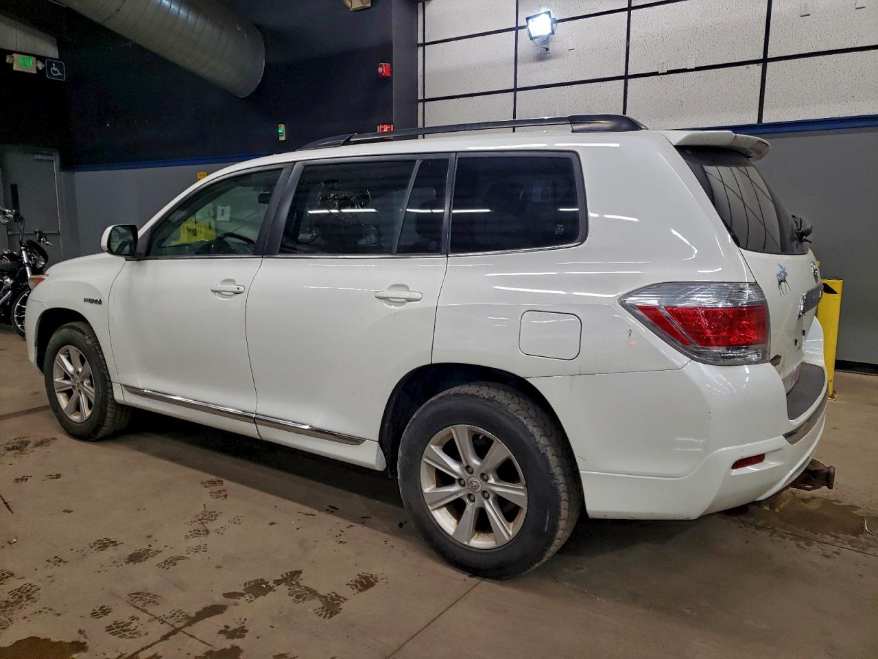 2011 TOYOTA HIGHLANDER HYBRID photo 2