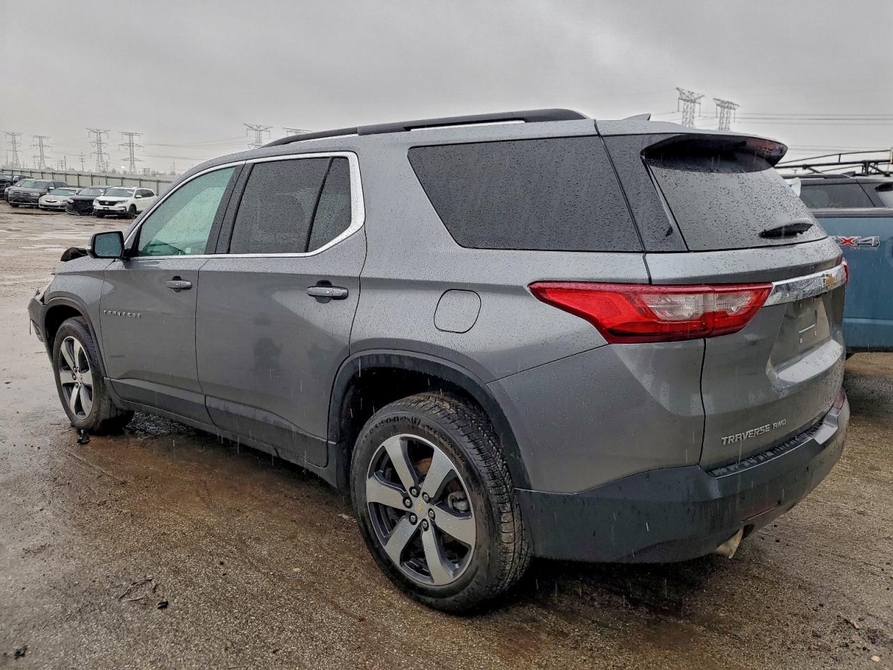 2020 CHEVROLET TRAVERSE LT photo 2