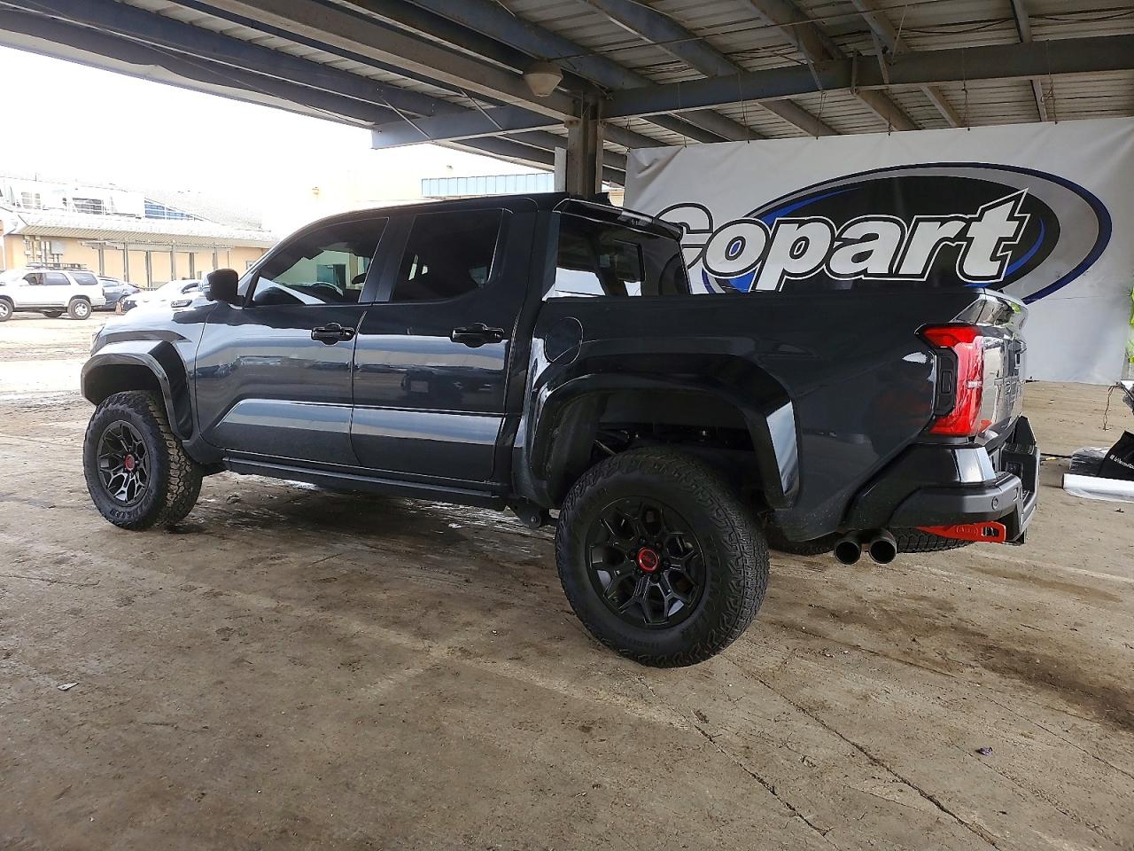 2024 TOYOTA TACOMA DOUBLE CAB photo 2