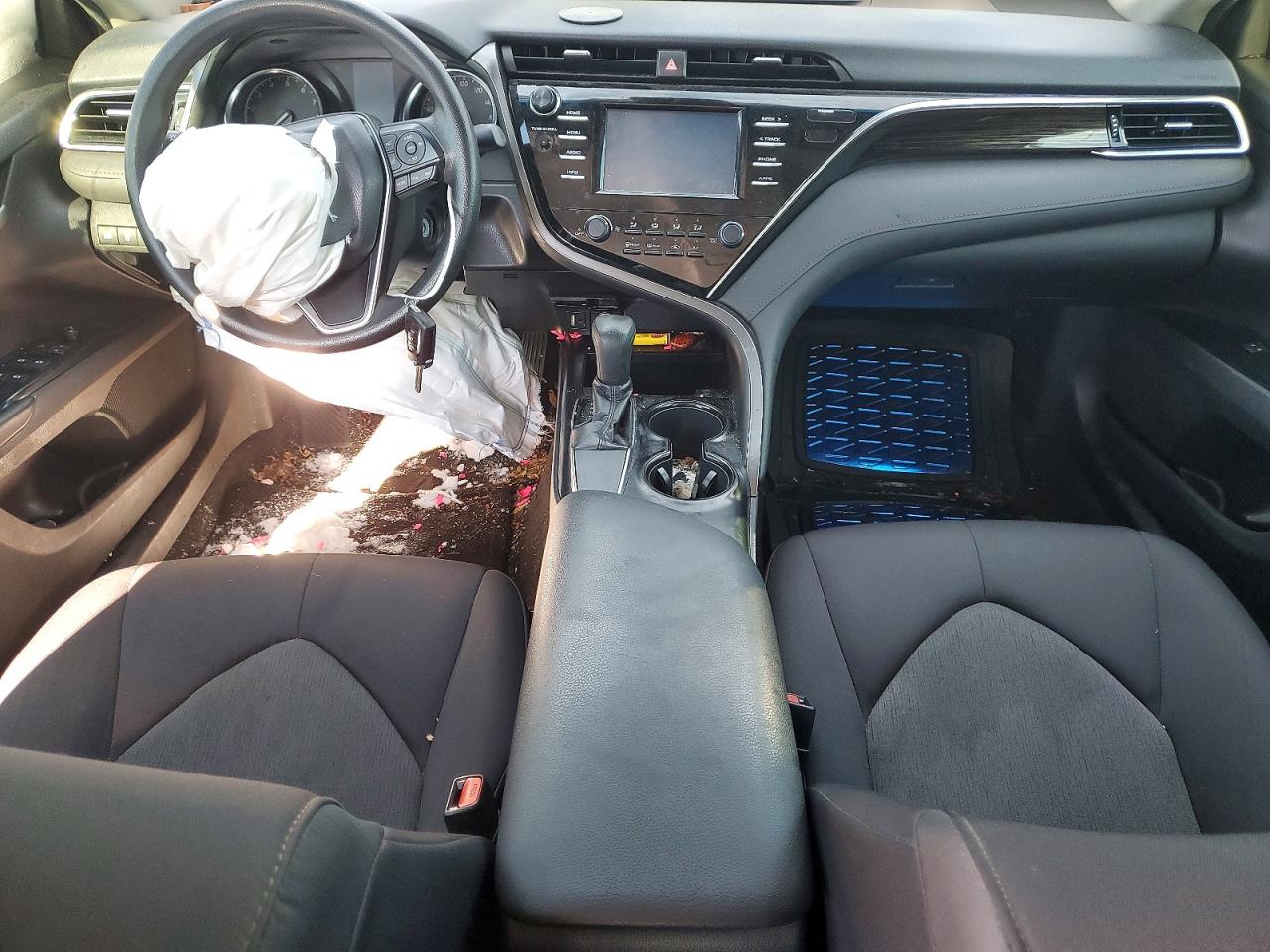 2018 TOYOTA CAMRY L photo 15