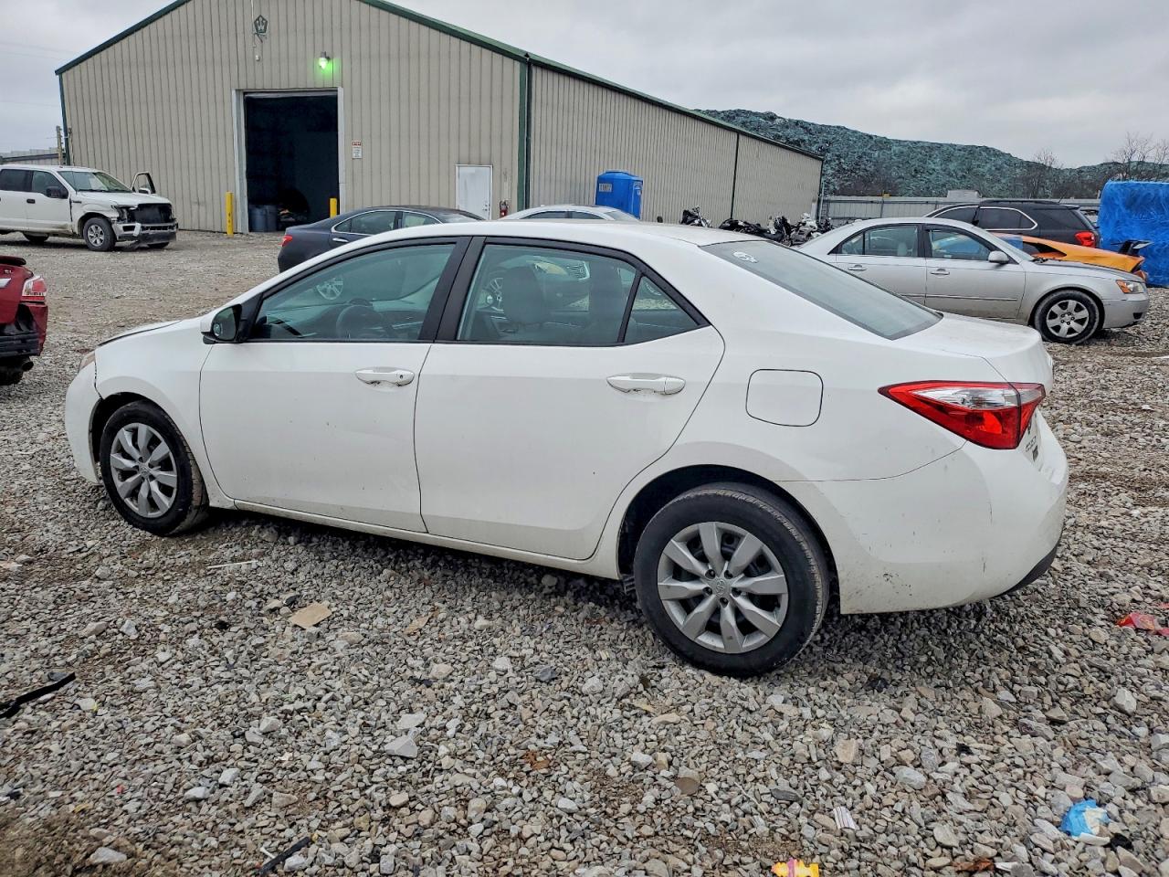 2015 TOYOTA COROLLA L photo 2