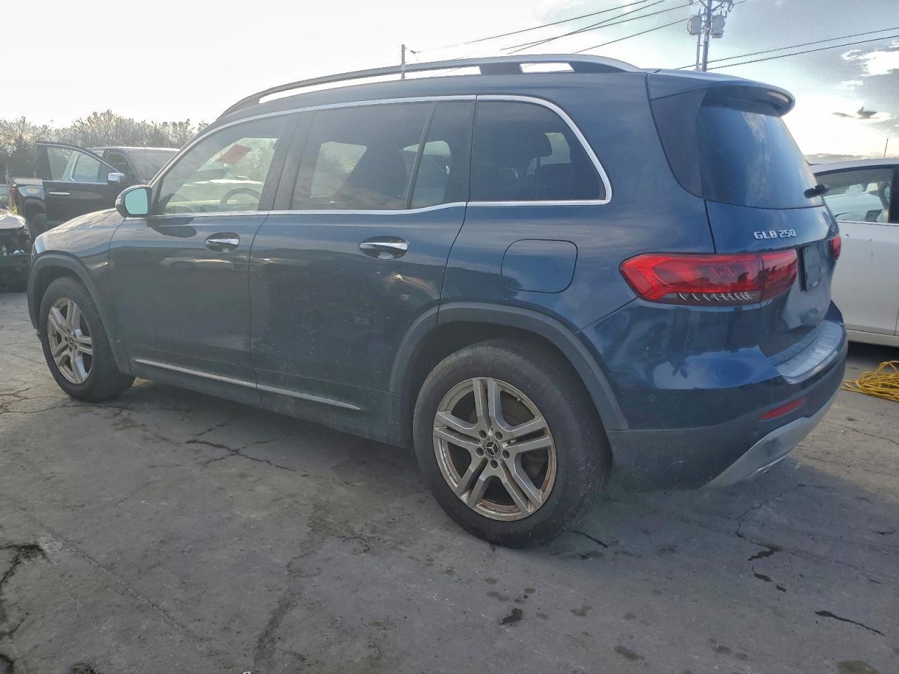2020 MERCEDES-BENZ GLB 250 4MATIC photo 2