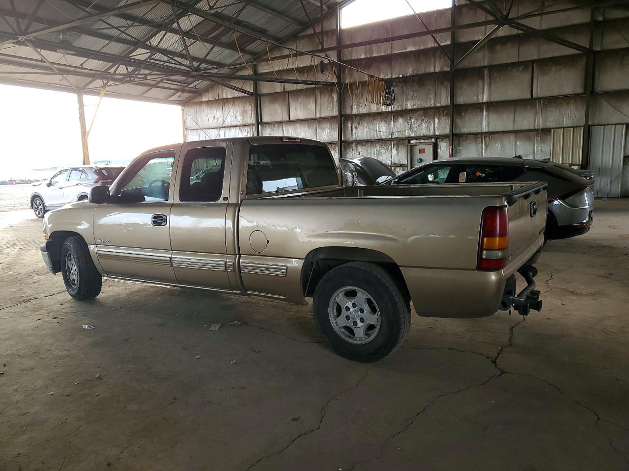 2000 CHEVROLET SILVERADO C1500 photo 2
