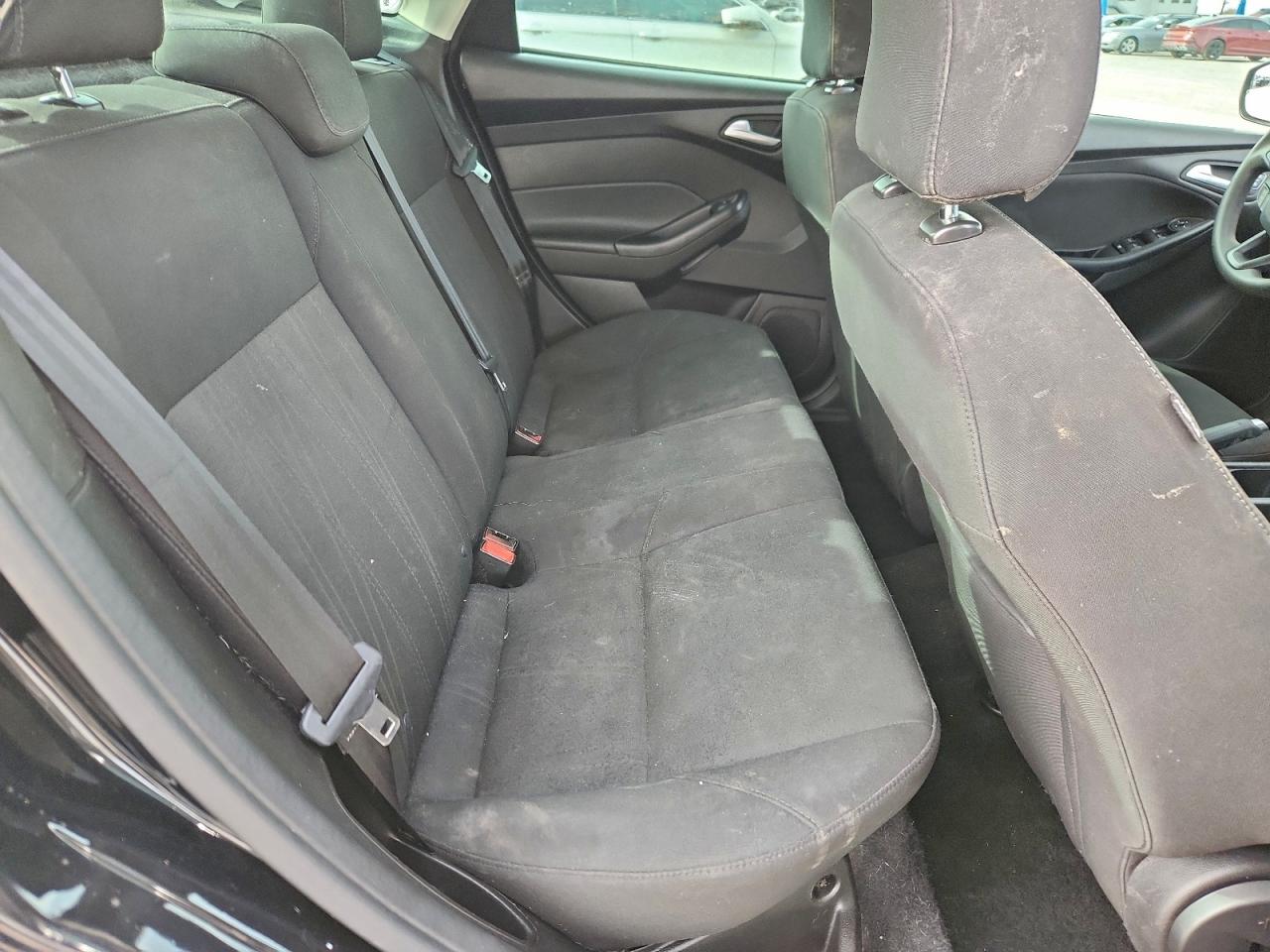 2017 FORD FOCUS SE photo 10