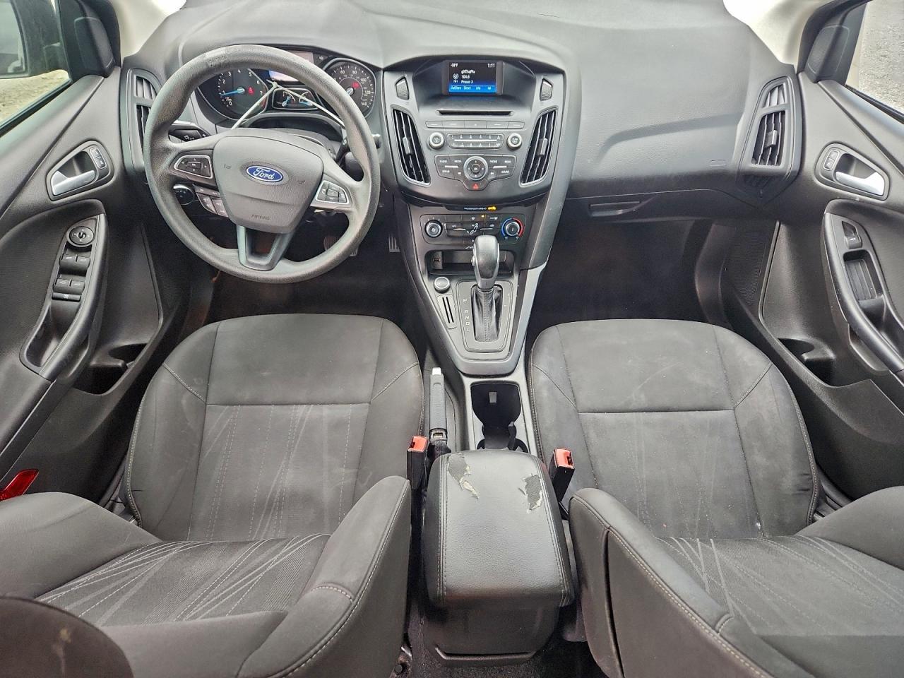 2017 FORD FOCUS SE photo 8