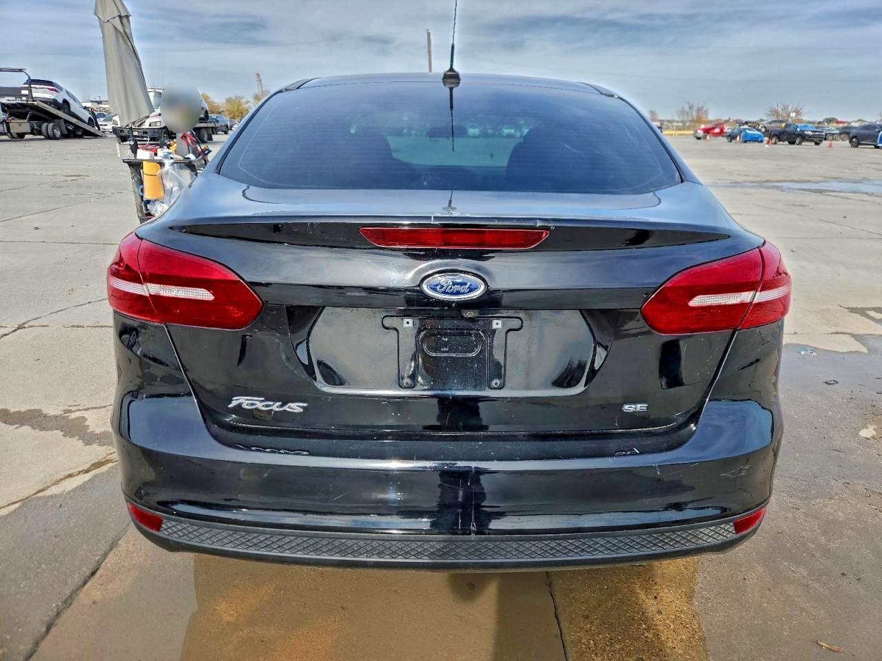 2017 FORD FOCUS SE photo 6