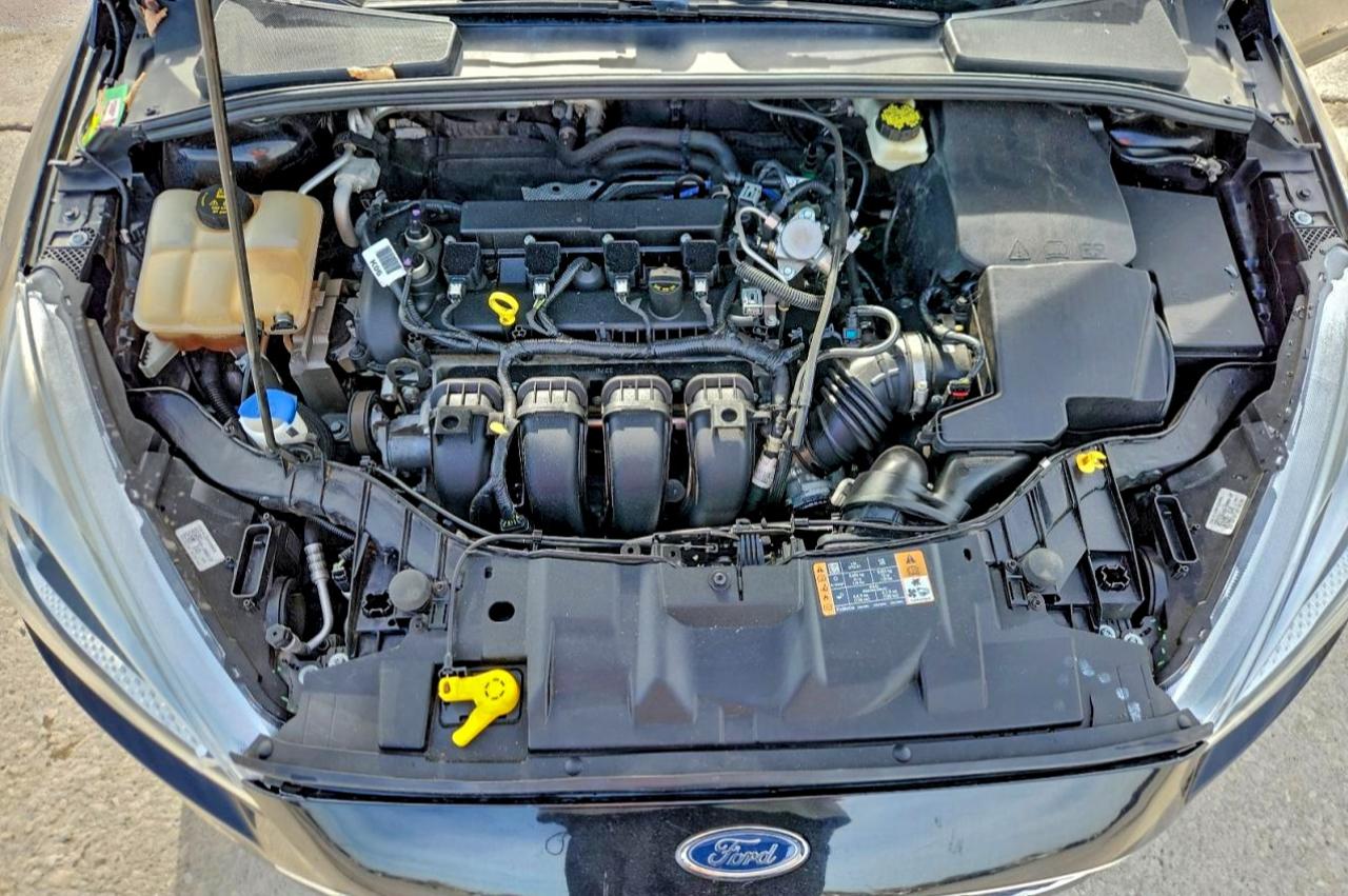 2017 FORD FOCUS SE photo 11