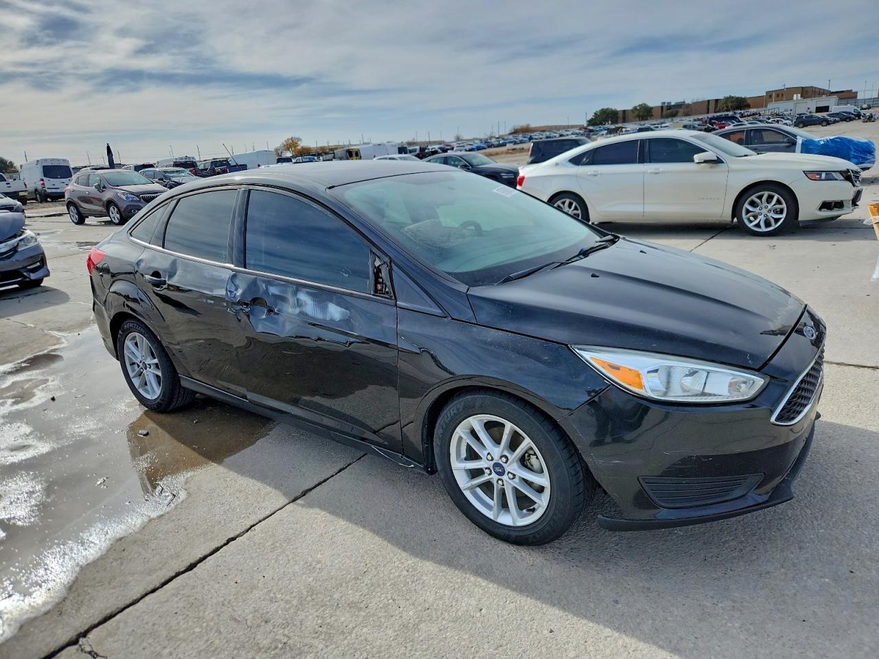 2017 FORD FOCUS SE photo 4