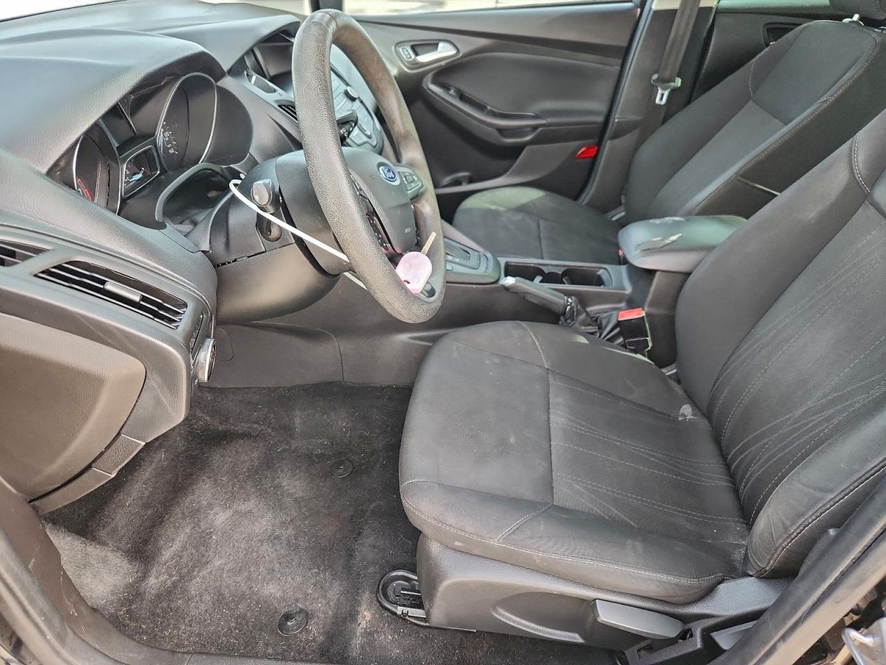 2017 FORD FOCUS SE photo 7