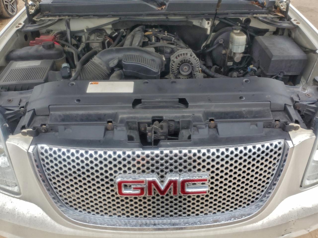 2011 GMC YUKON XL DENALI photo 12
