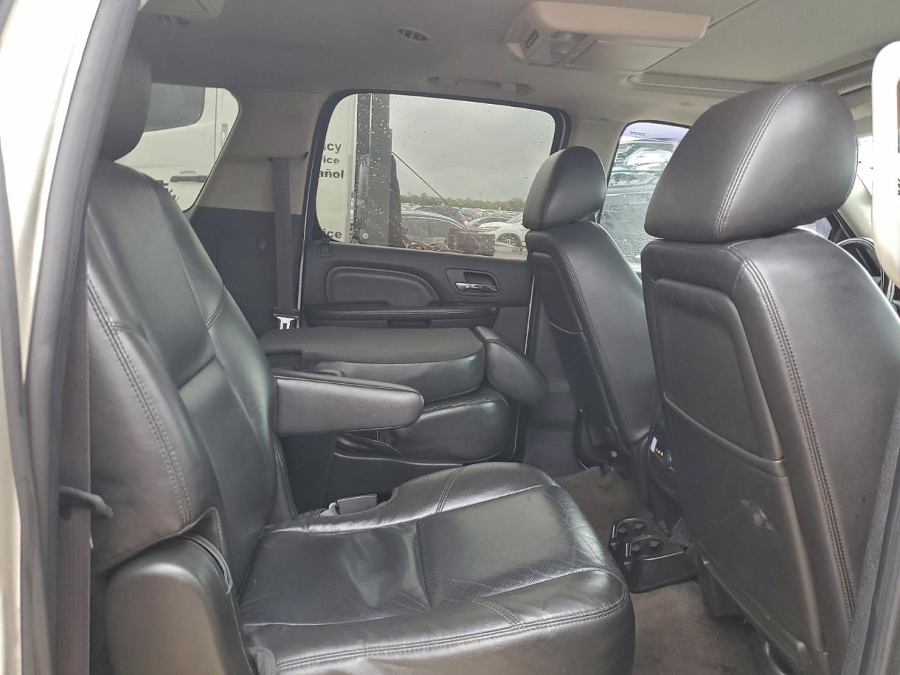 2011 GMC YUKON XL DENALI photo 11