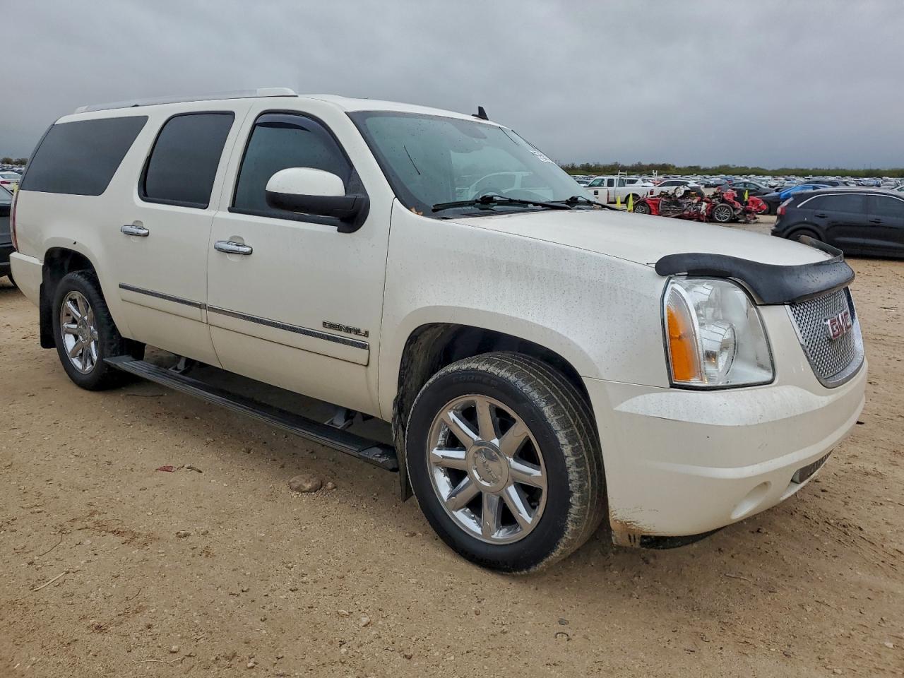 2011 GMC YUKON XL DENALI photo 4