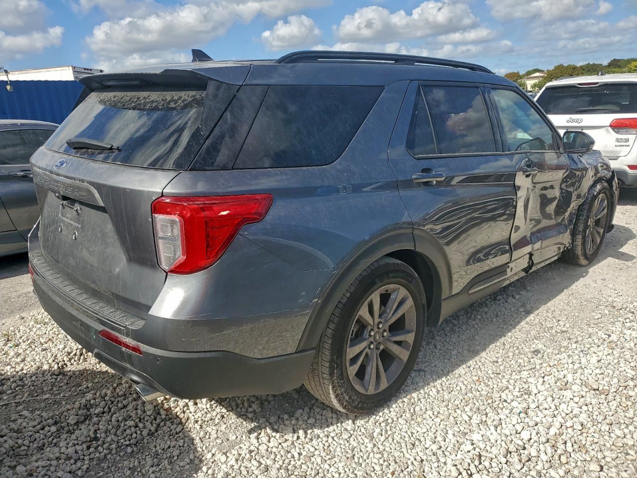 2024 FORD EXPLORER XLT photo 5