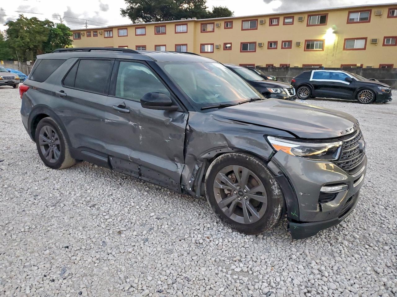2024 FORD EXPLORER XLT photo 7