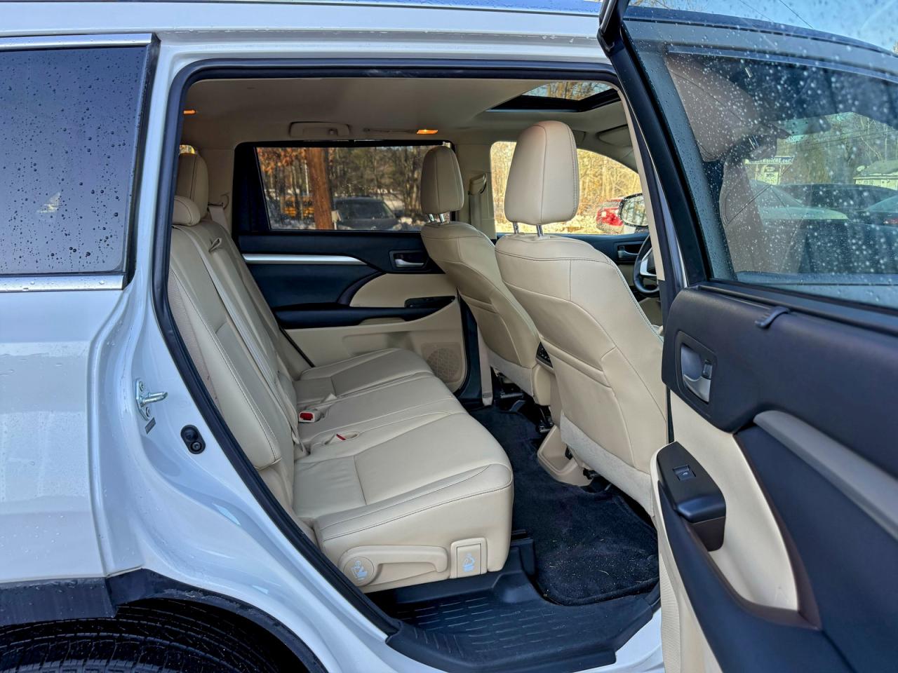 2014 TOYOTA HIGHLANDER XLE photo 6