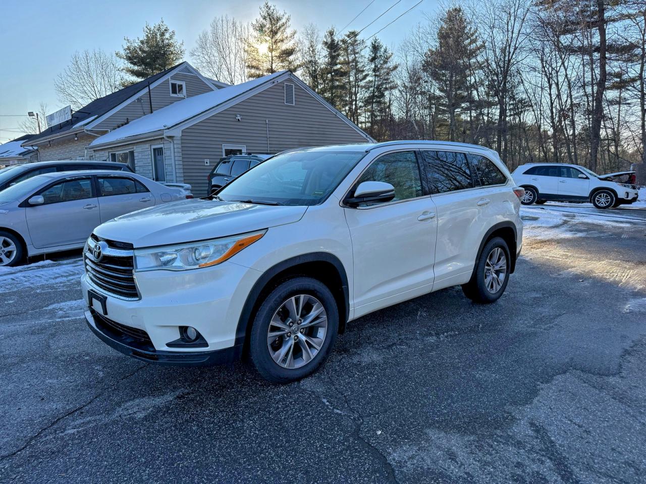 2014 TOYOTA HIGHLANDER XLE photo 2