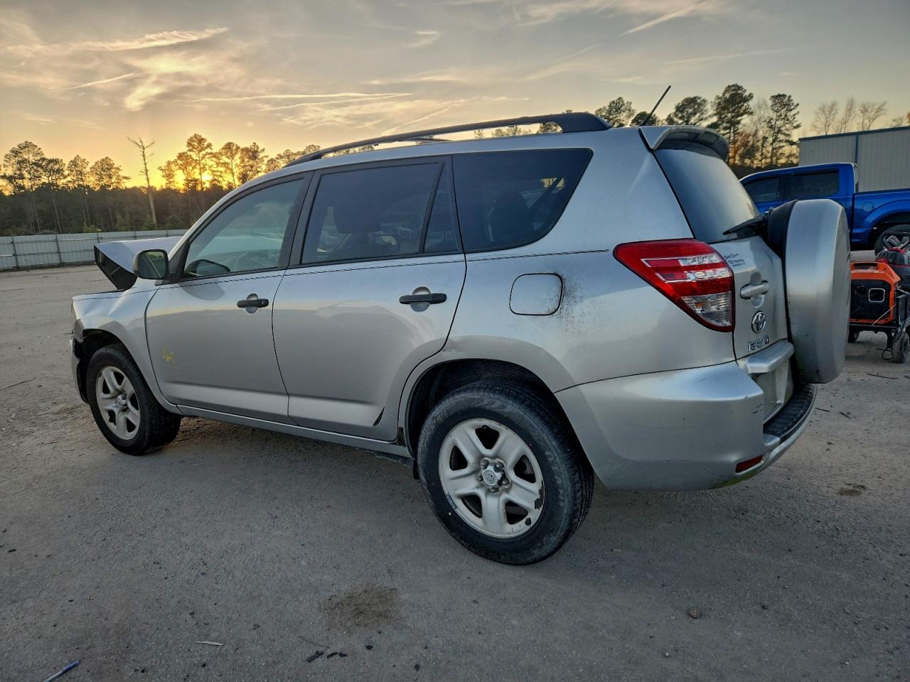 2012 TOYOTA RAV4 photo 2