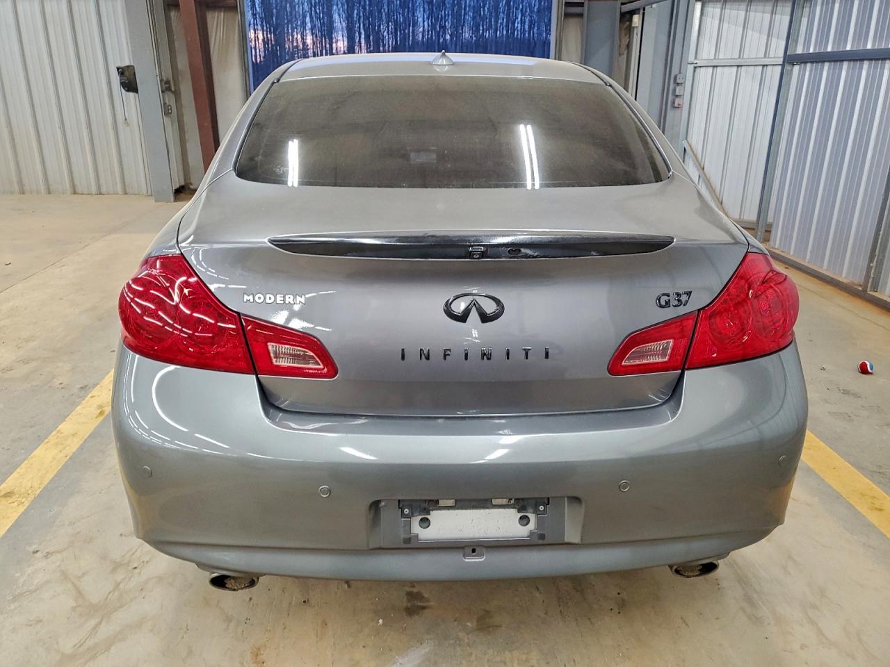2011 INFINITI G37 BASE photo 6