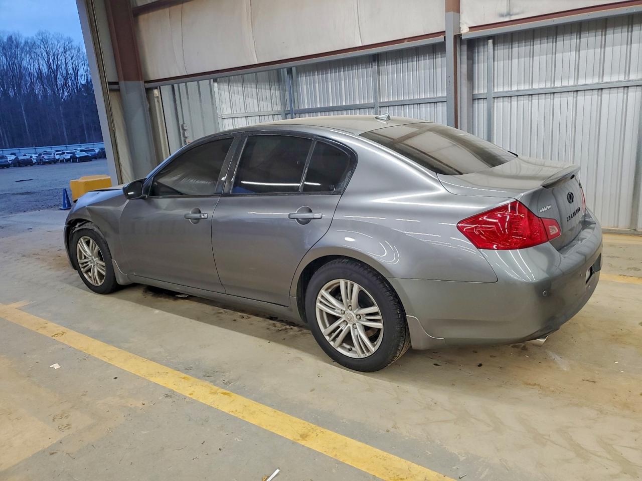 2011 INFINITI G37 BASE photo 2